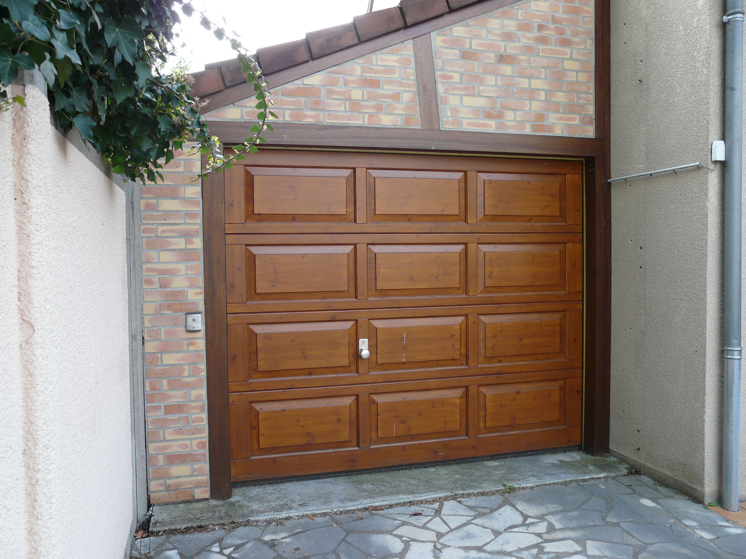 Porte de garage aspect bois