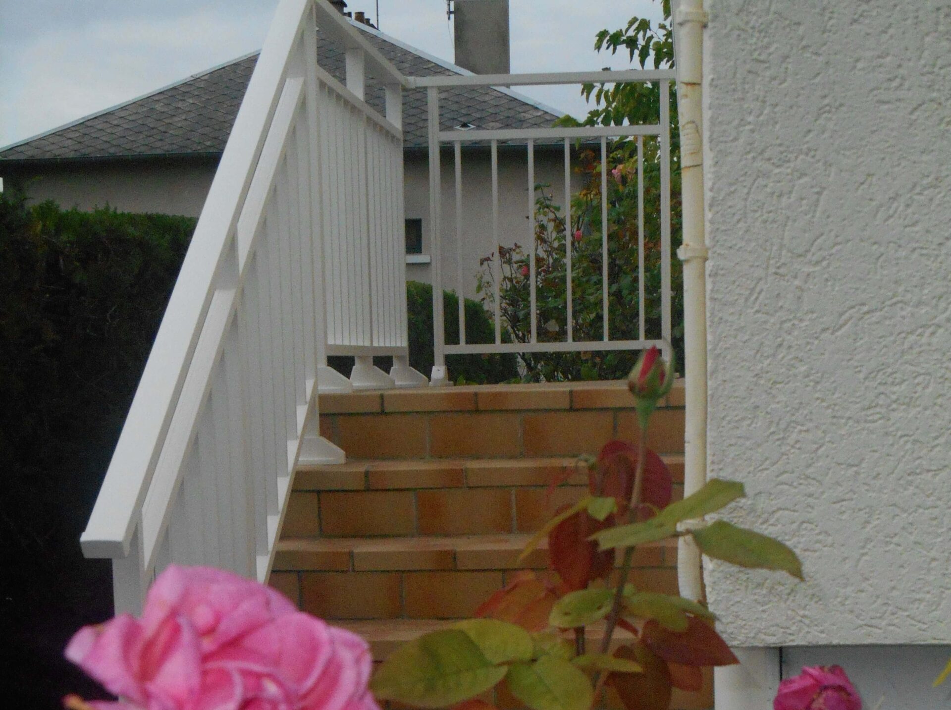 installation rampe escalier blanche